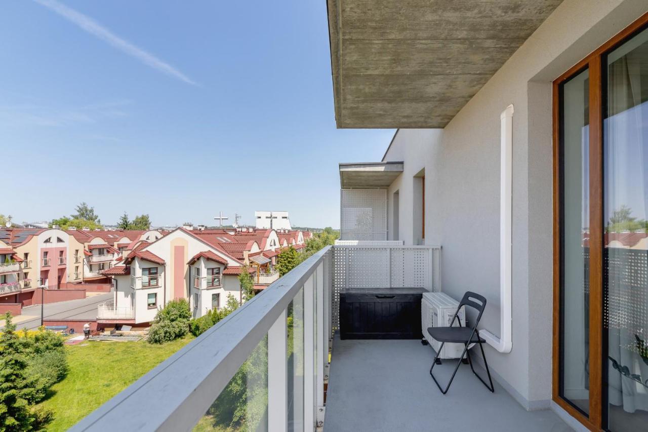 Modern & Spacious With Air Conditioning & Parking By Renters Prestige * Krakow