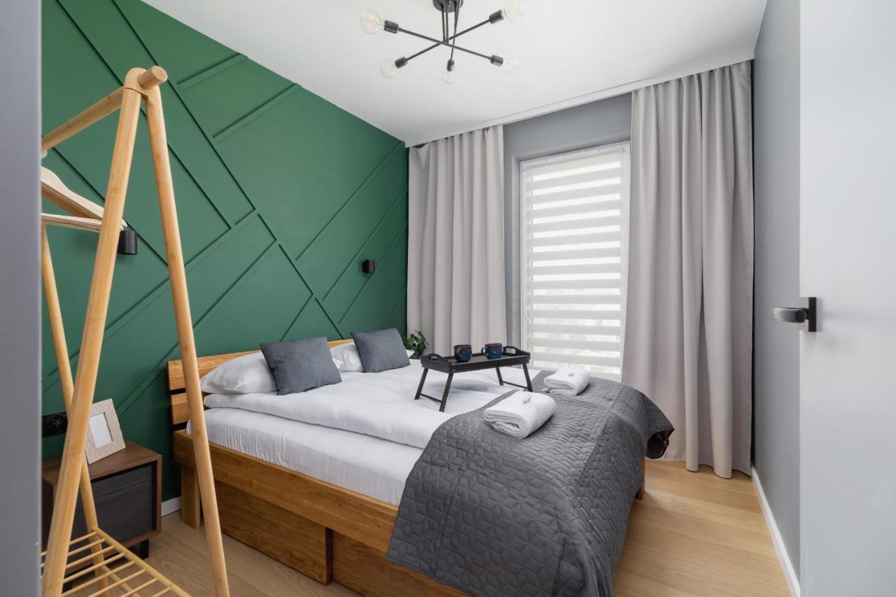 Modern & Spacious With Air Conditioning & Parking By Renters Prestige * Krakow