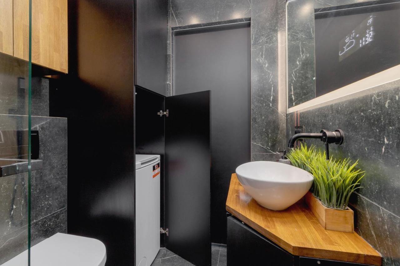 Apartment Modern & Spacious With Air Conditioning & Parking By Renters Prestige Krakow