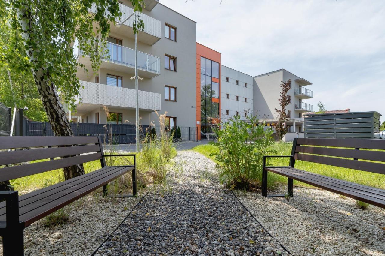 Apartment Modern & Spacious With Air Conditioning & Parking By Renters Prestige