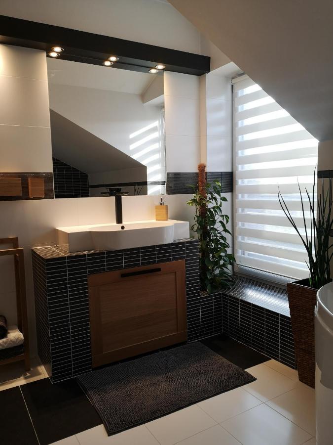 Glam Design - Beautiful, Comfortable And Cosy House With Garden, Free Parking And Wifi *