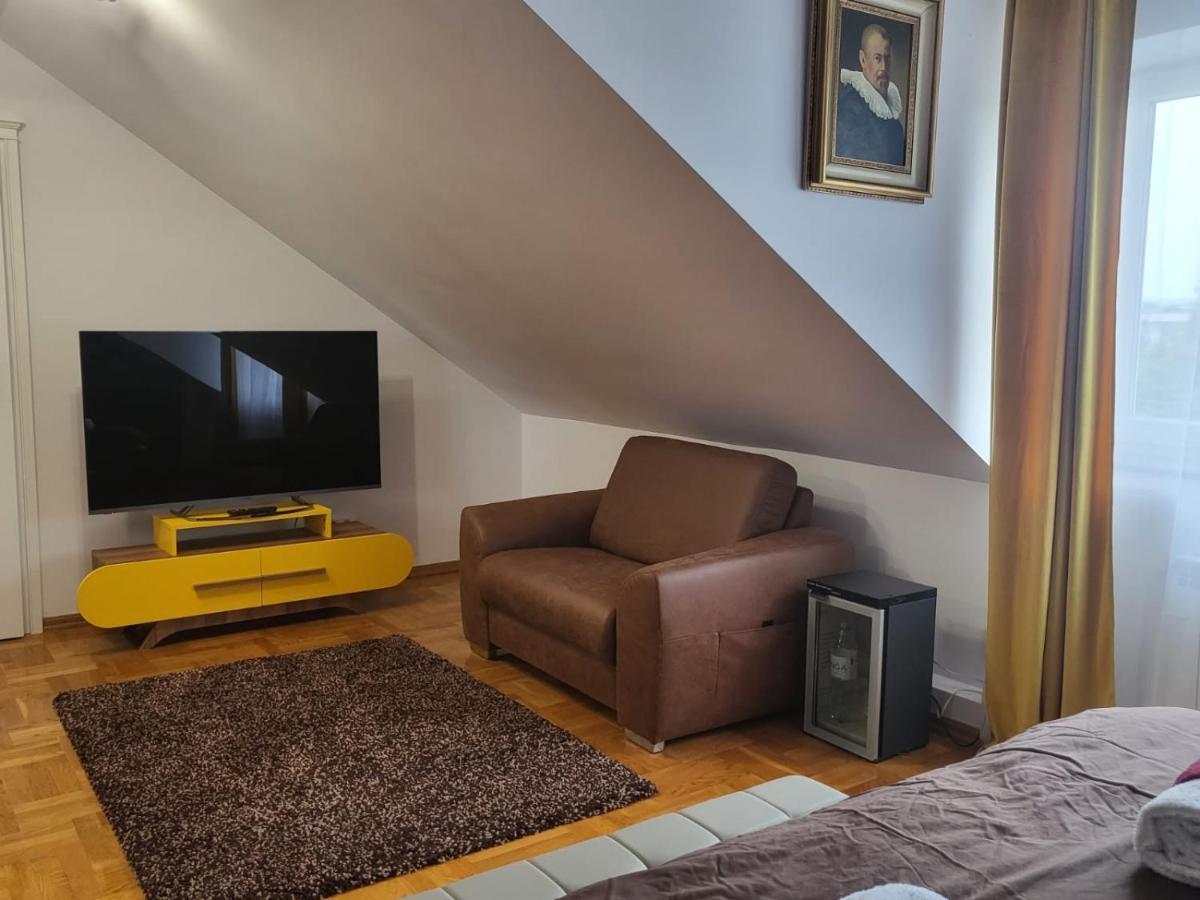 The Castle & - Free Parking - (adults Only) Apartamento