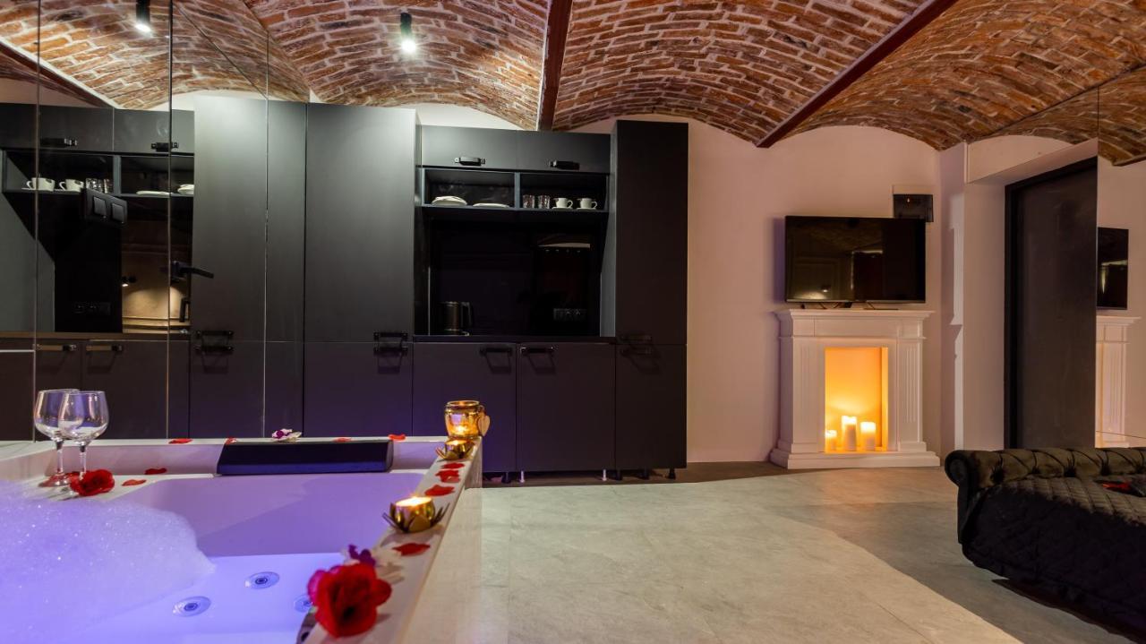 Appartement Secretly Studio With Jacuzzi Krakau