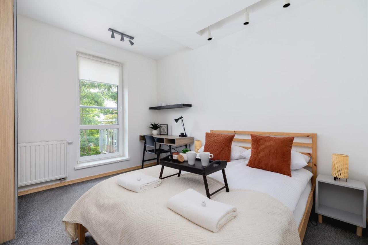 Stawowa With Balcony & Parking Cracow By Renters Apartment