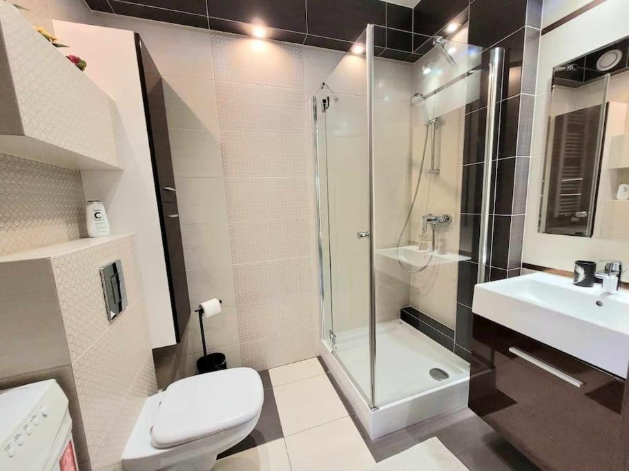 Dark Chocolate 4 Persons Down Town Apartament *