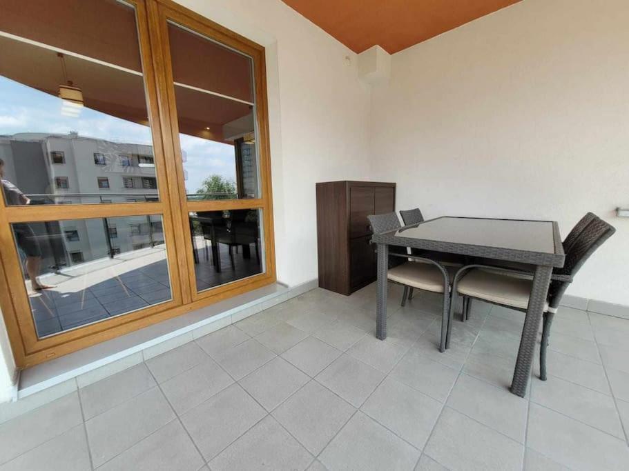 Dark Chocolate 4 Persons Down Town Apartament *