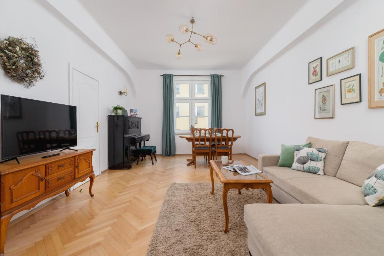 Spacious Retro In The Center Of Cracow By Renters Apartment Krakow