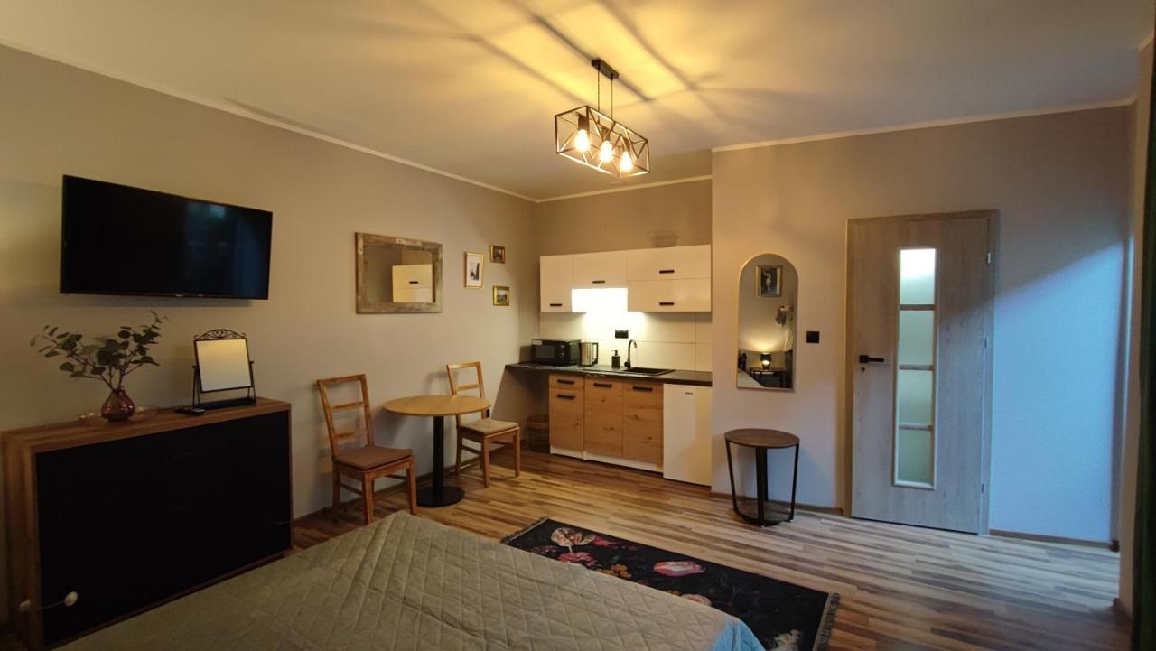 Hoffman Apartment *