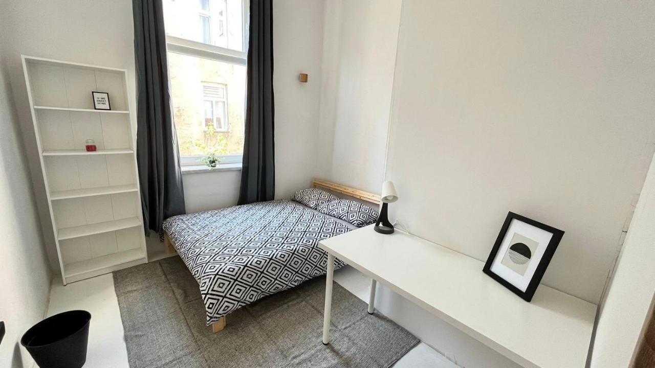 Bedroom Near The Bus And Train Station Homestay *