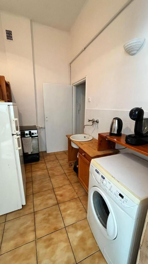 Bedroom Near The Bus And Train Station Homestay