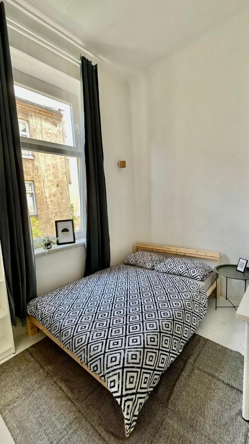 Bedroom Near The Bus And Train Station Homestay *