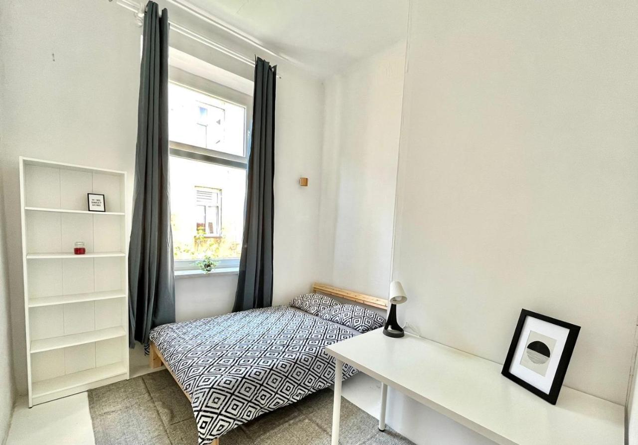 Bedroom Near The Bus And Train Station *