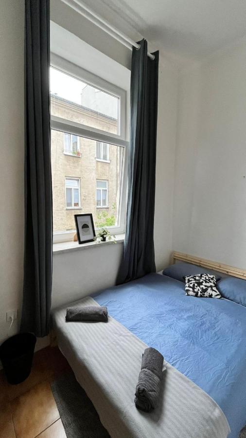Bedroom Near The Bus And Train Station
