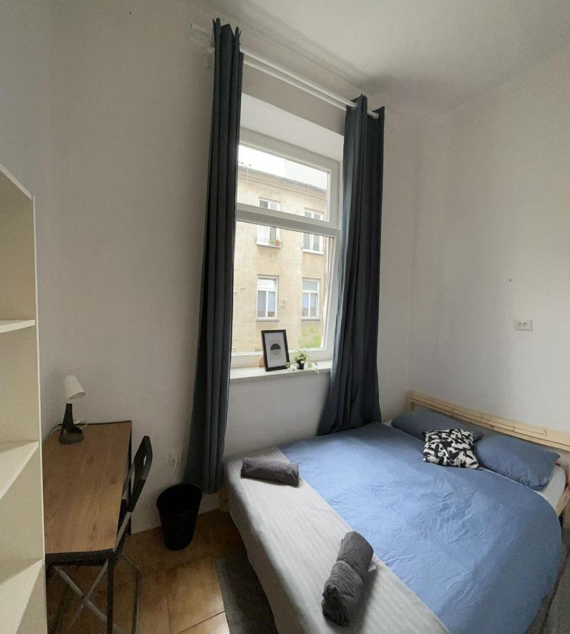 Bedroom Near The Bus And Train Station Homestay