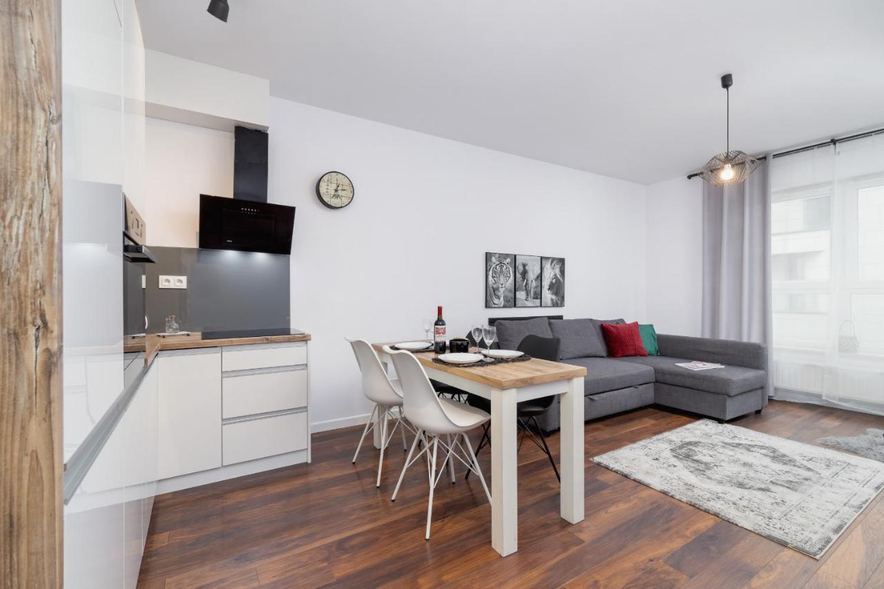Zablocie Pet-friendly Slusarska By Renters Apartment