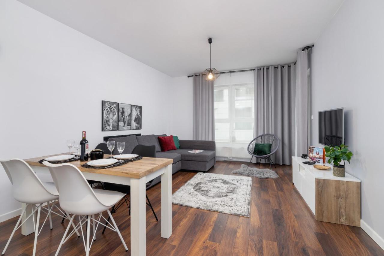 Zablocie Pet-friendly Slusarska By Renters Apartment *