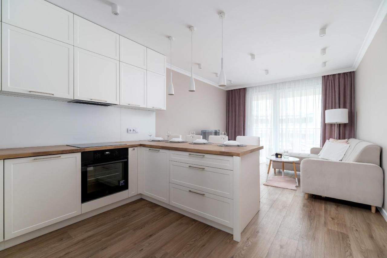 Modern Suitable For Remote Work With Balcony & Parking By Renters Apartamento Cracóvia