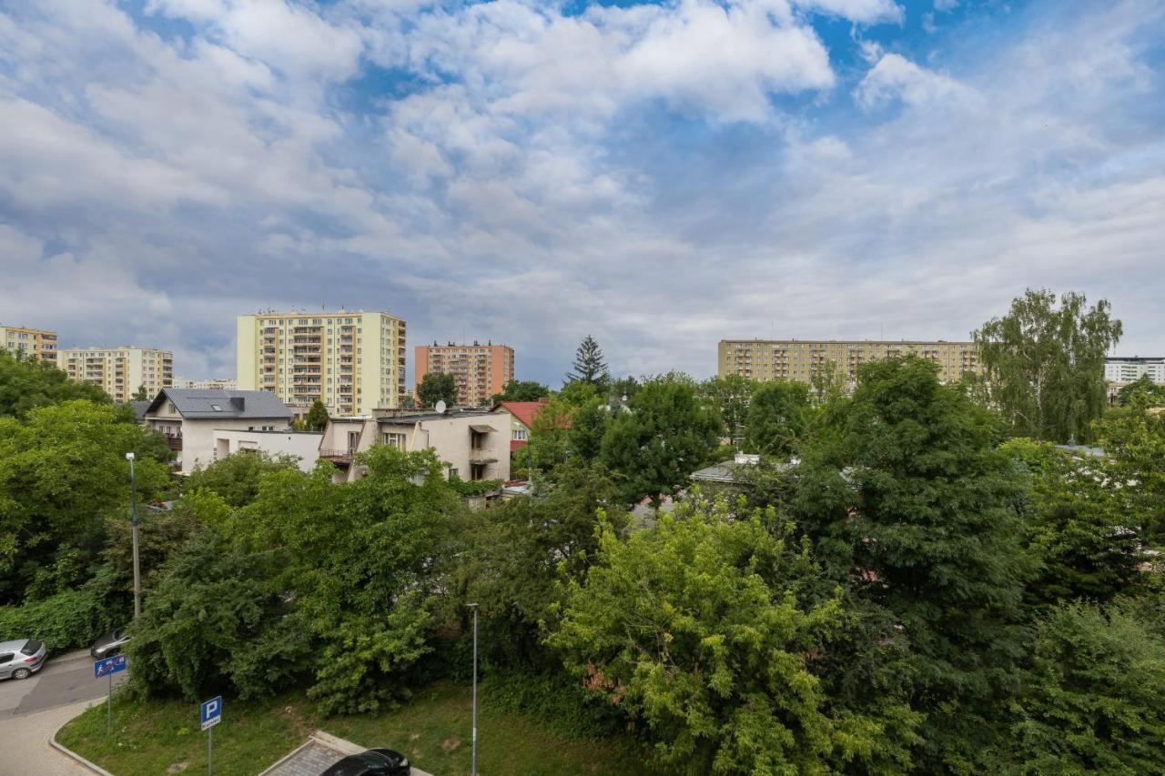 Modern Suitable For Remote Work With Balcony & Parking By Renters Apartamento Cracóvia