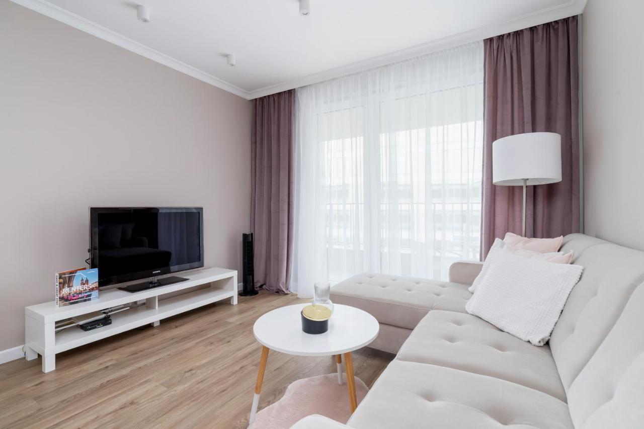 Apartamento Modern Suitable For Remote Work With Balcony & Parking By Renters *