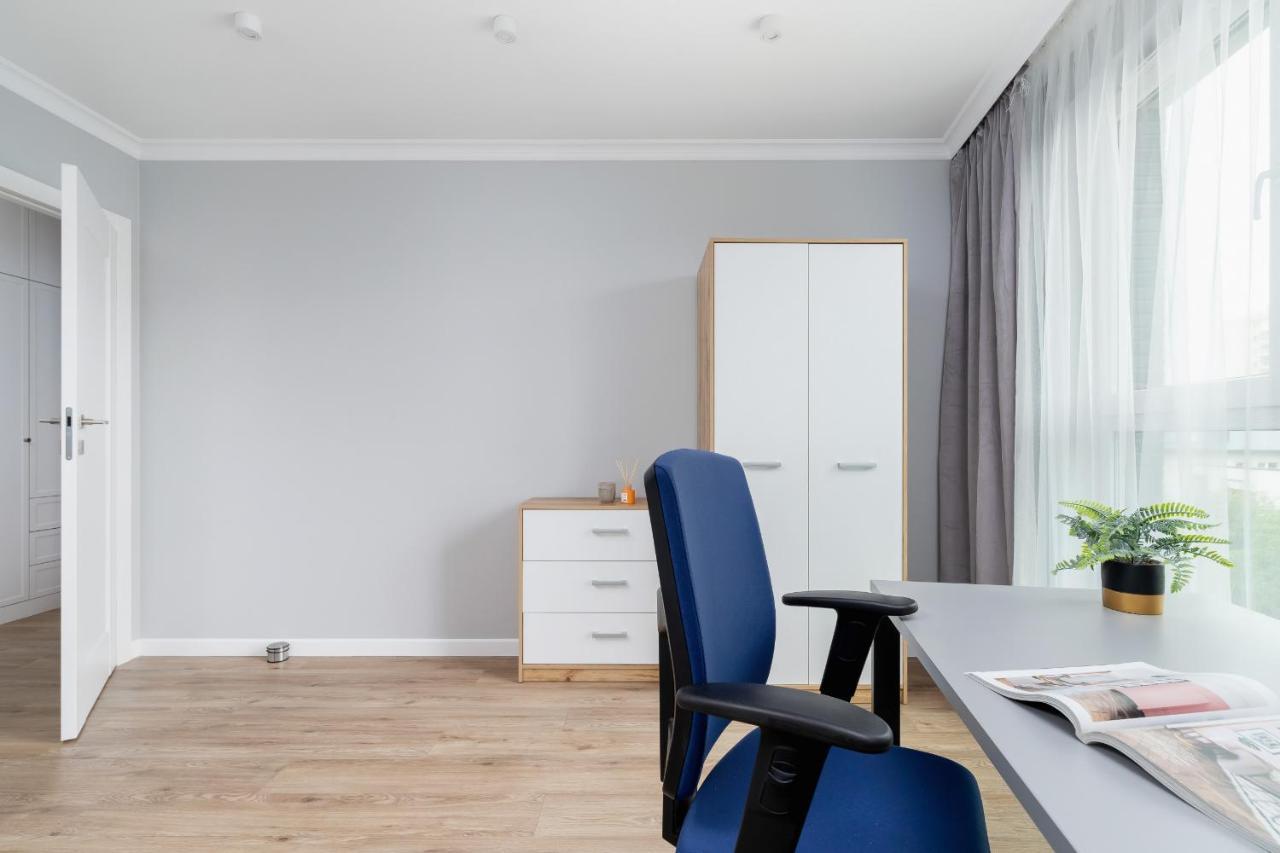 Apartment Modern Suitable For Remote Work With Balcony & Parking By Renters *
