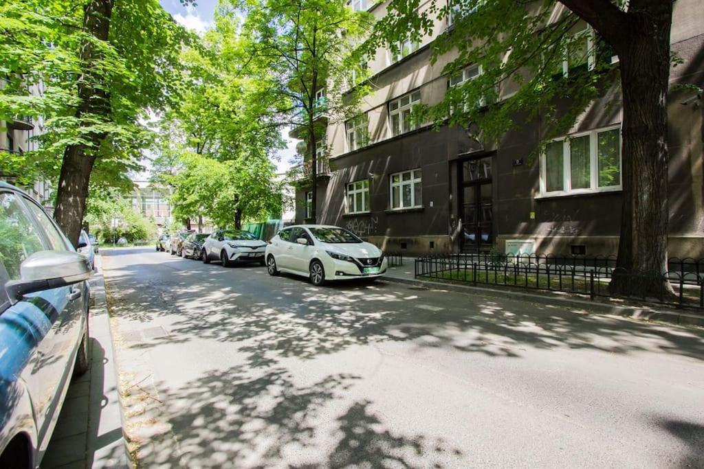 Spacious 3br With Ac In Living Room, 2 Balconies Apartment Krakow