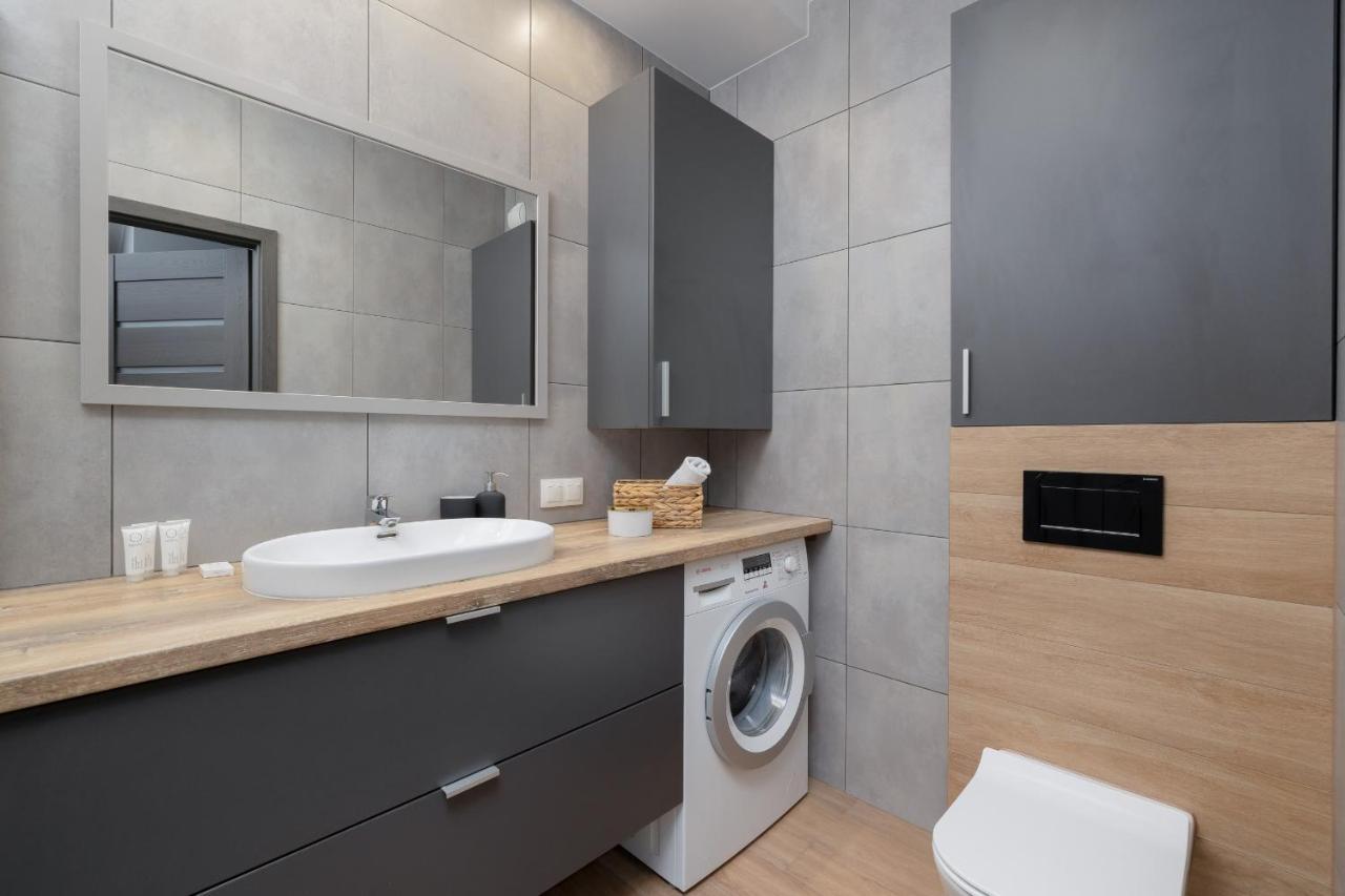 Osiedle Avia Family In With Balcony By Renters Apartment