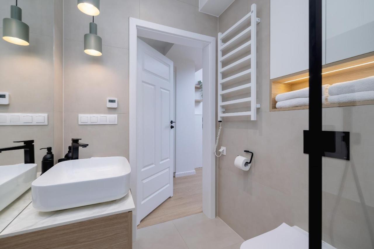 Unique Air-conditioned Dietla Cracow By Renters Apartament