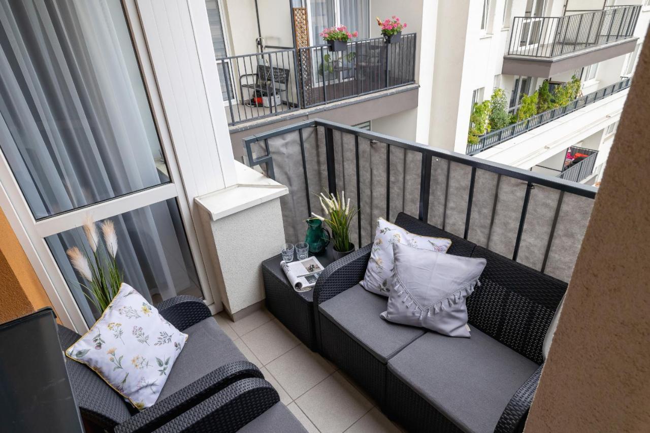Apartment Osiedle Avia Harmonious With Balcony & Parking Cracow By Renters Prestige *