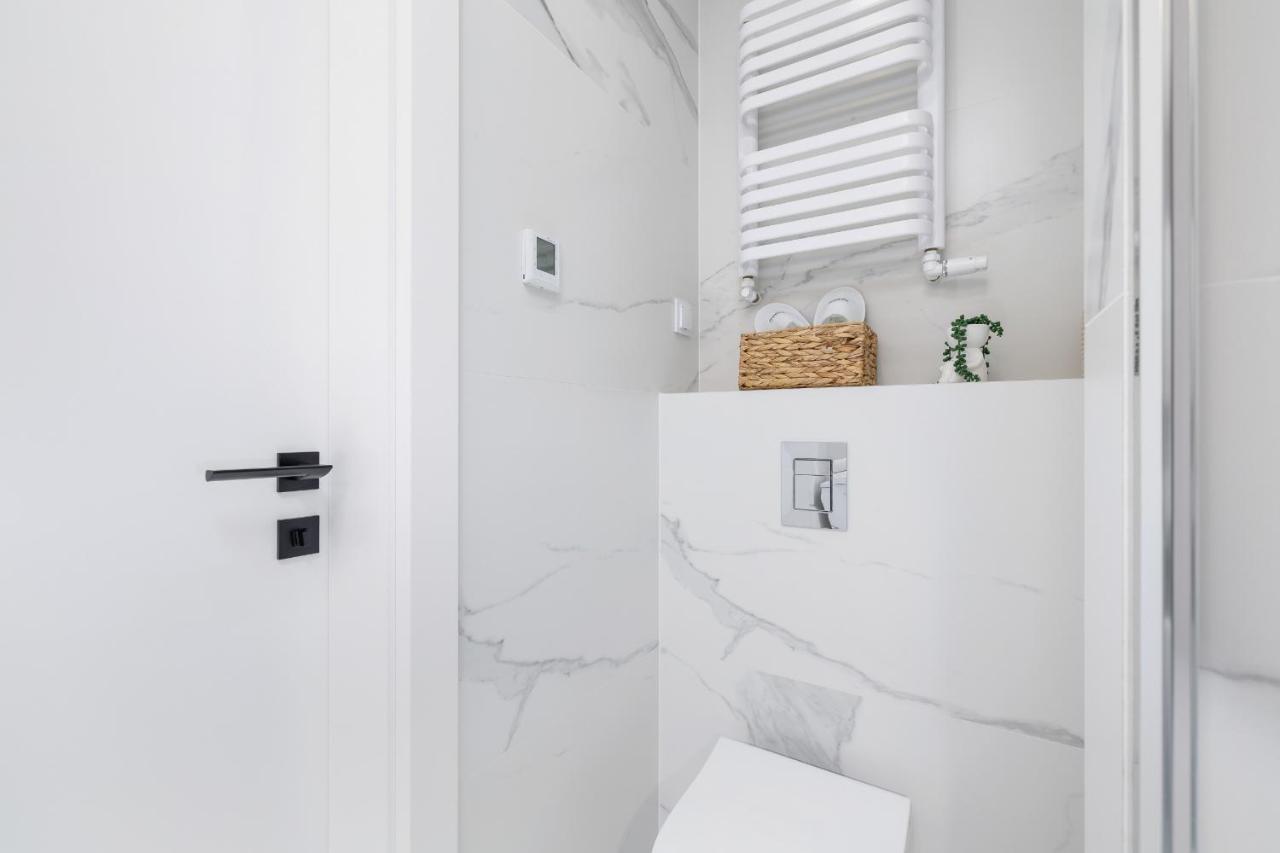 Apartment Lux Kosciuszki 39 With Parking, Gym, Sauna & Swimming Pool By Renters Prestige Krakau