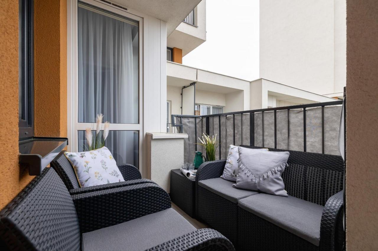 Apartment Osiedle Avia Harmonious With Balcony & Parking Cracow By Renters Prestige *