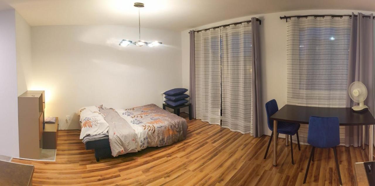 Mini Pn / Cracow North Z Parkingiem Appartement