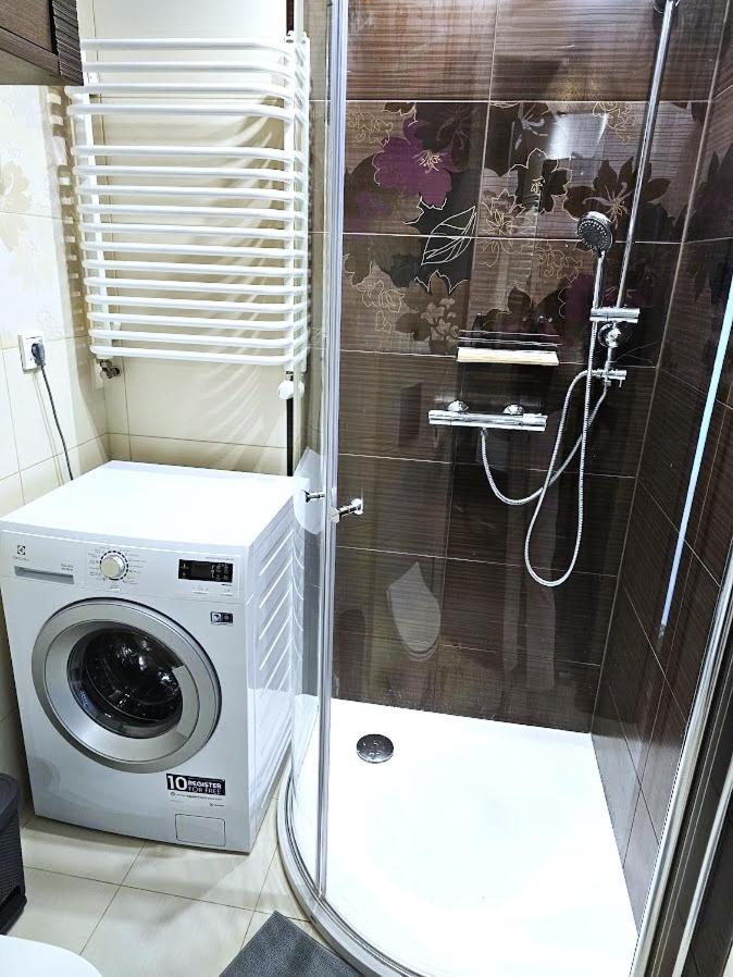 Apartamento Mieszkanie 6-osobowe Przy Plywajacych Basenach Zakrzowek Cracóvia