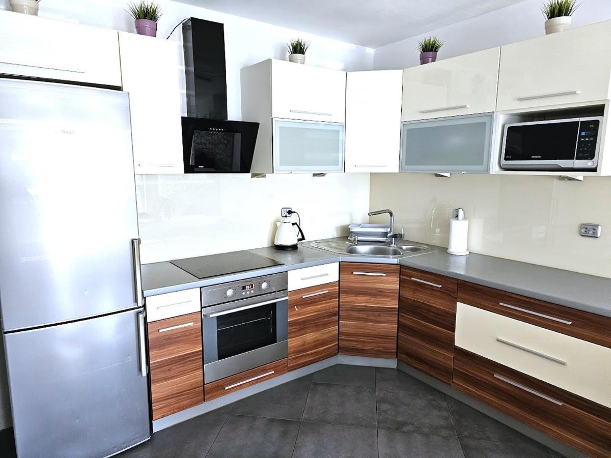 Apartment Mieszkanie 6-osobowe Przy Plywajacych Basenach Zakrzowek Krakau