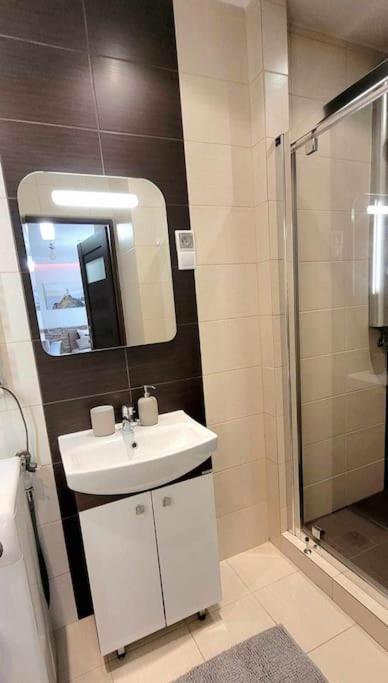 Modern Sandy Down Town, Aquapark, Free Parking Appartement *