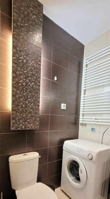 Modern Sandy Down Town, Aquapark, Free Parking Appartement *