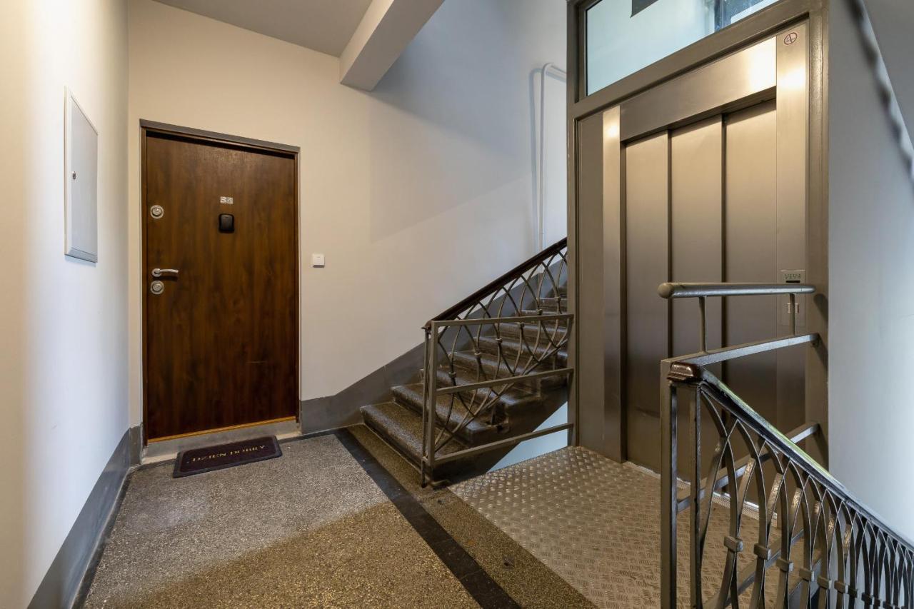 Starowislna Elegant With Air Conditioning Kazimierz Cracow By Renters Prestige *