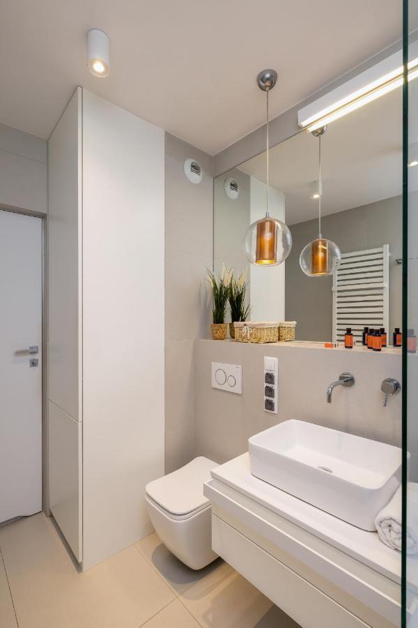 Vetulaniego With Air Conditioning & Parking By Renters Prestige Apartament *
