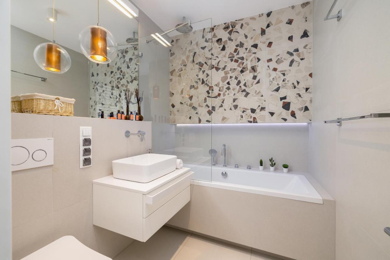 Vetulaniego With Air Conditioning & Parking By Renters Prestige Apartament Kraków