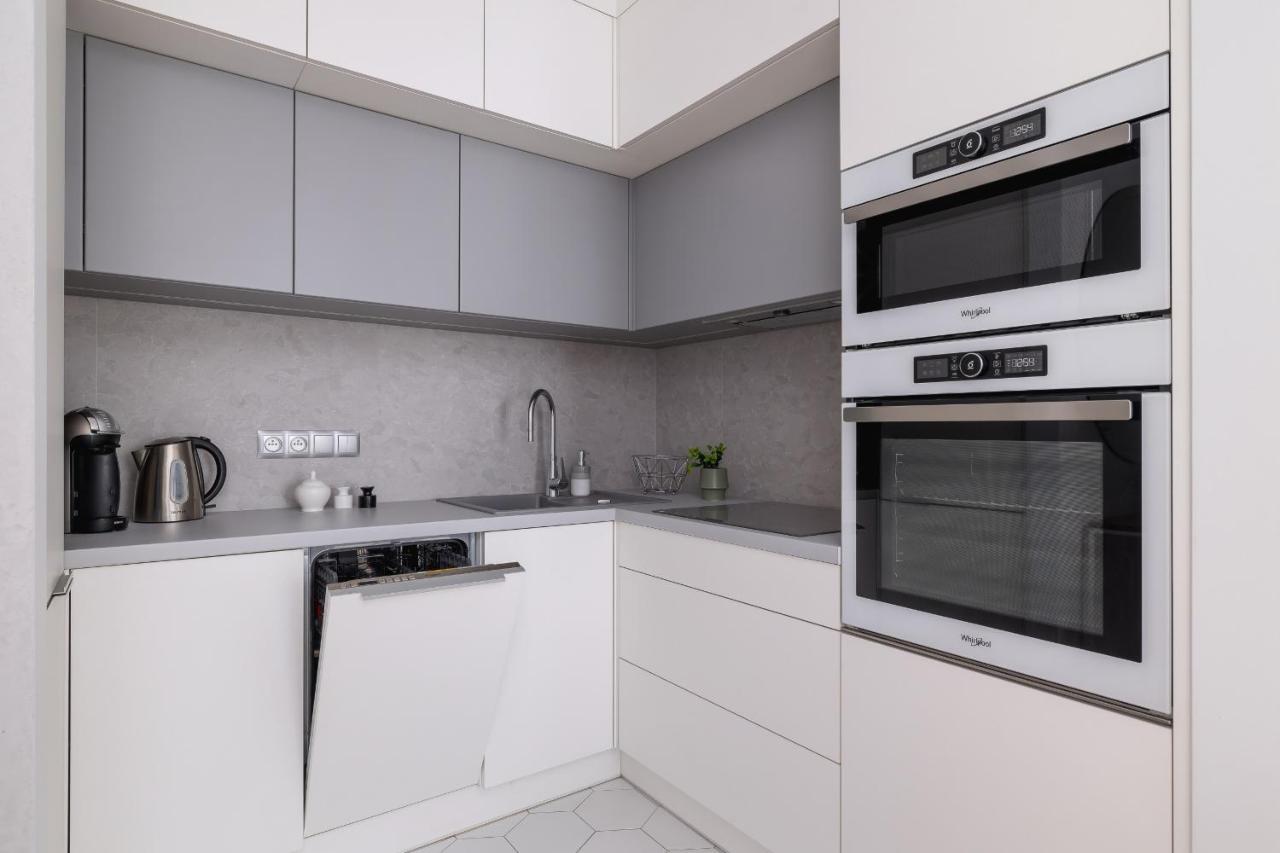 Vetulaniego With Air Conditioning & Parking By Renters Prestige Apartament