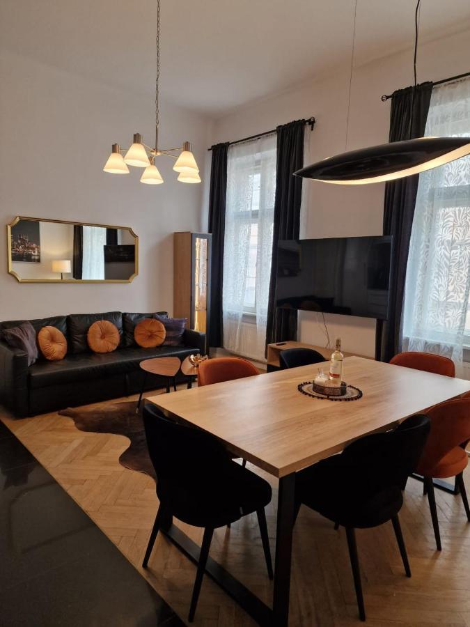 Golden Pearl - Main Square, 100 Sqm, 4 *
