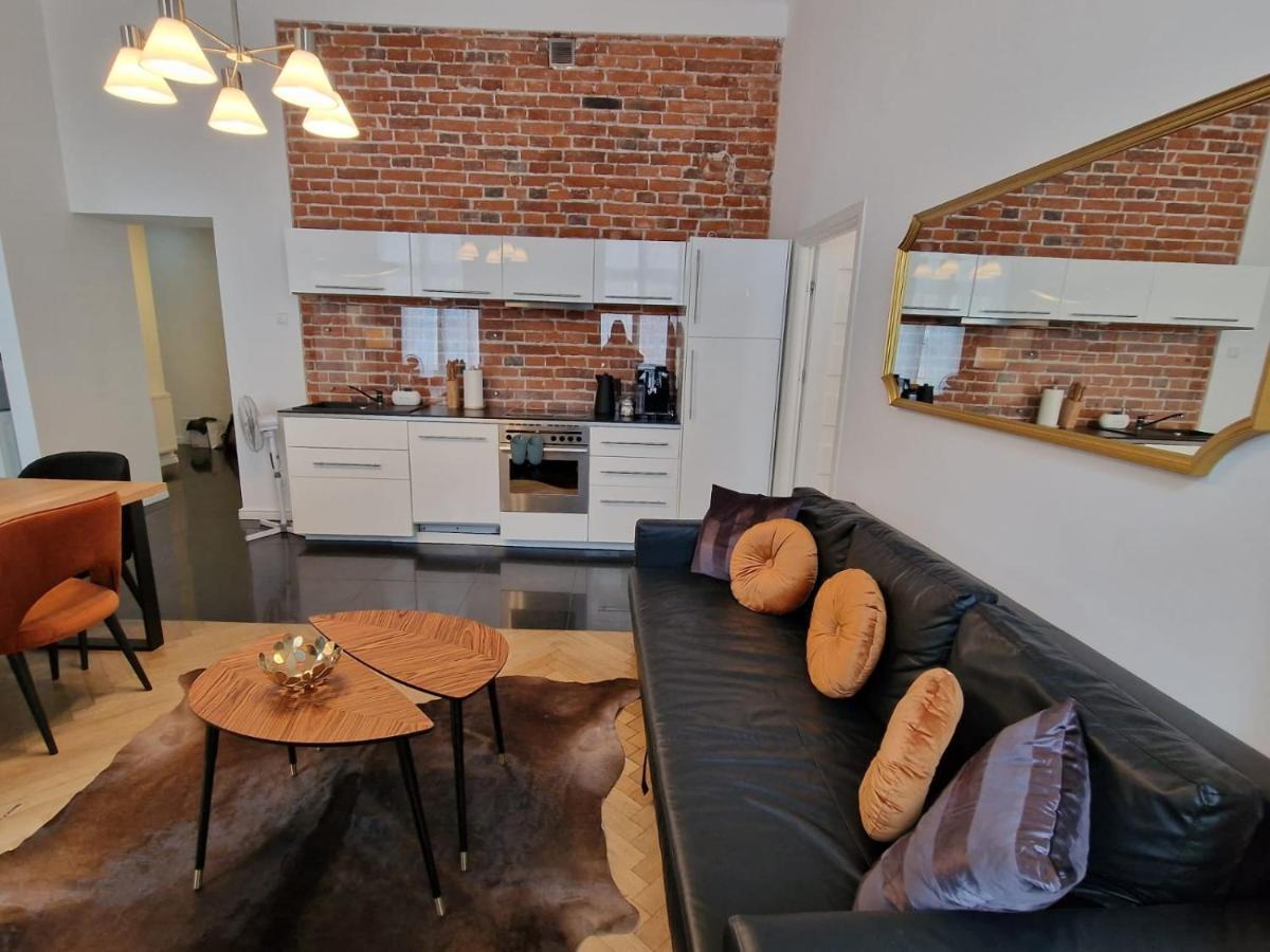 Golden Pearl - Main Square, 100 Sqm, 4 Appartement *