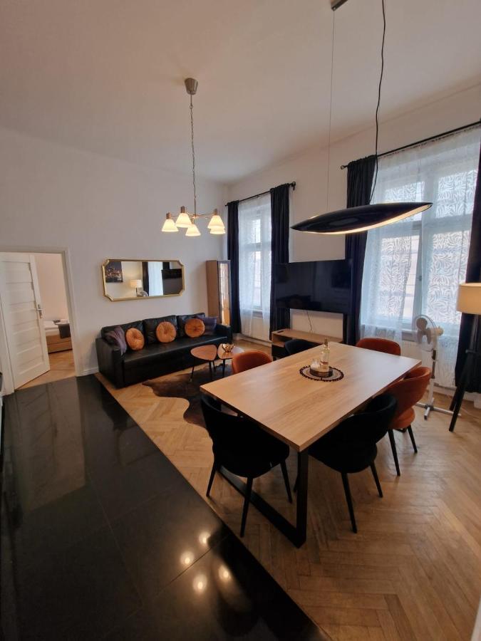Golden Pearl - Main Square, 100 Sqm, 4 *