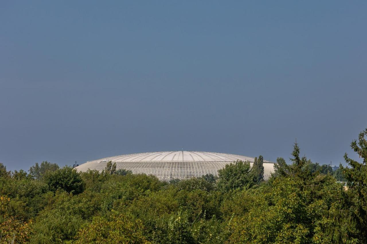 Tauron Arena Crakow With Parking By Renters Apartment