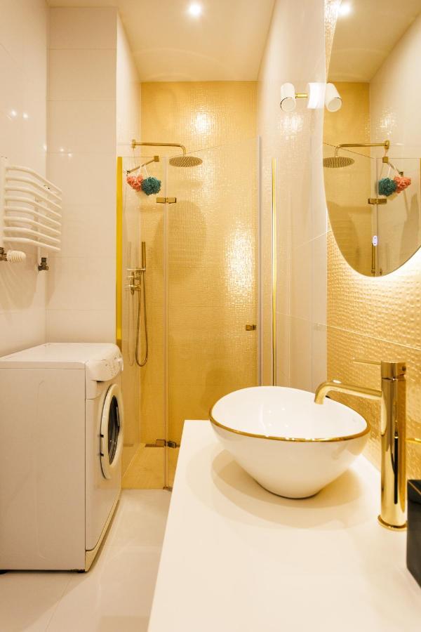 Of The Kings-edith Apartment *