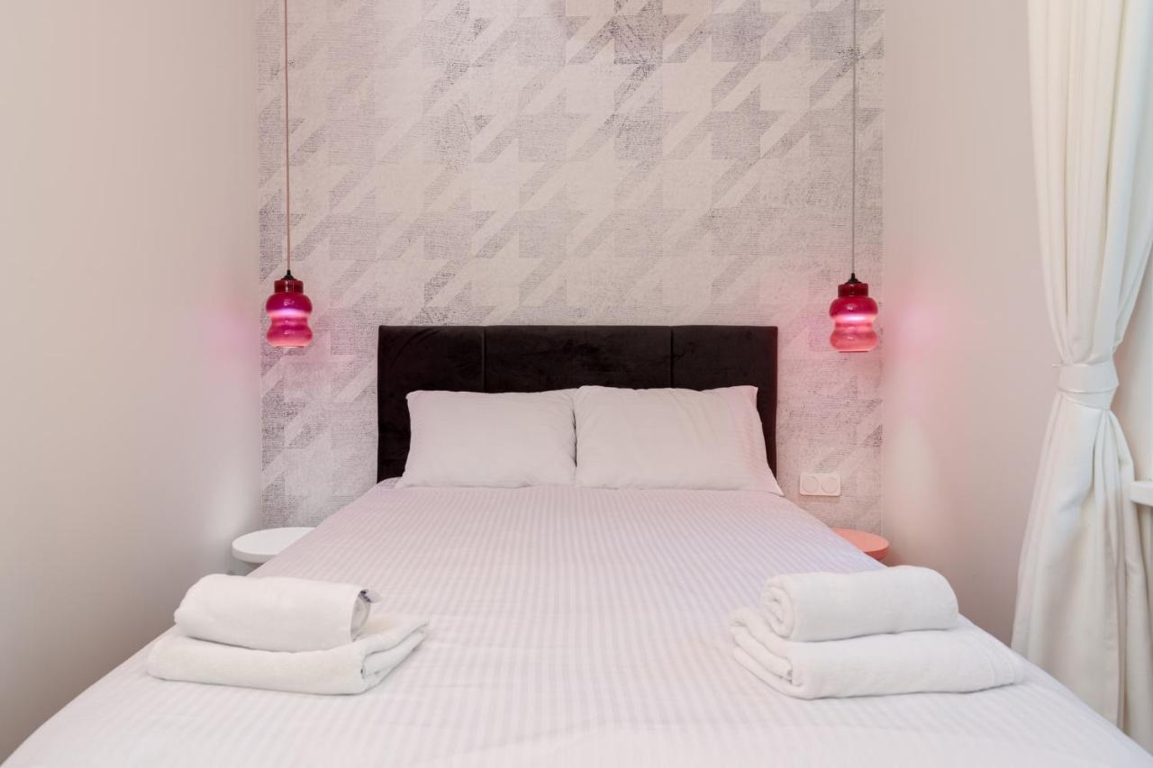 Estery Colourful Luxury Apartment *