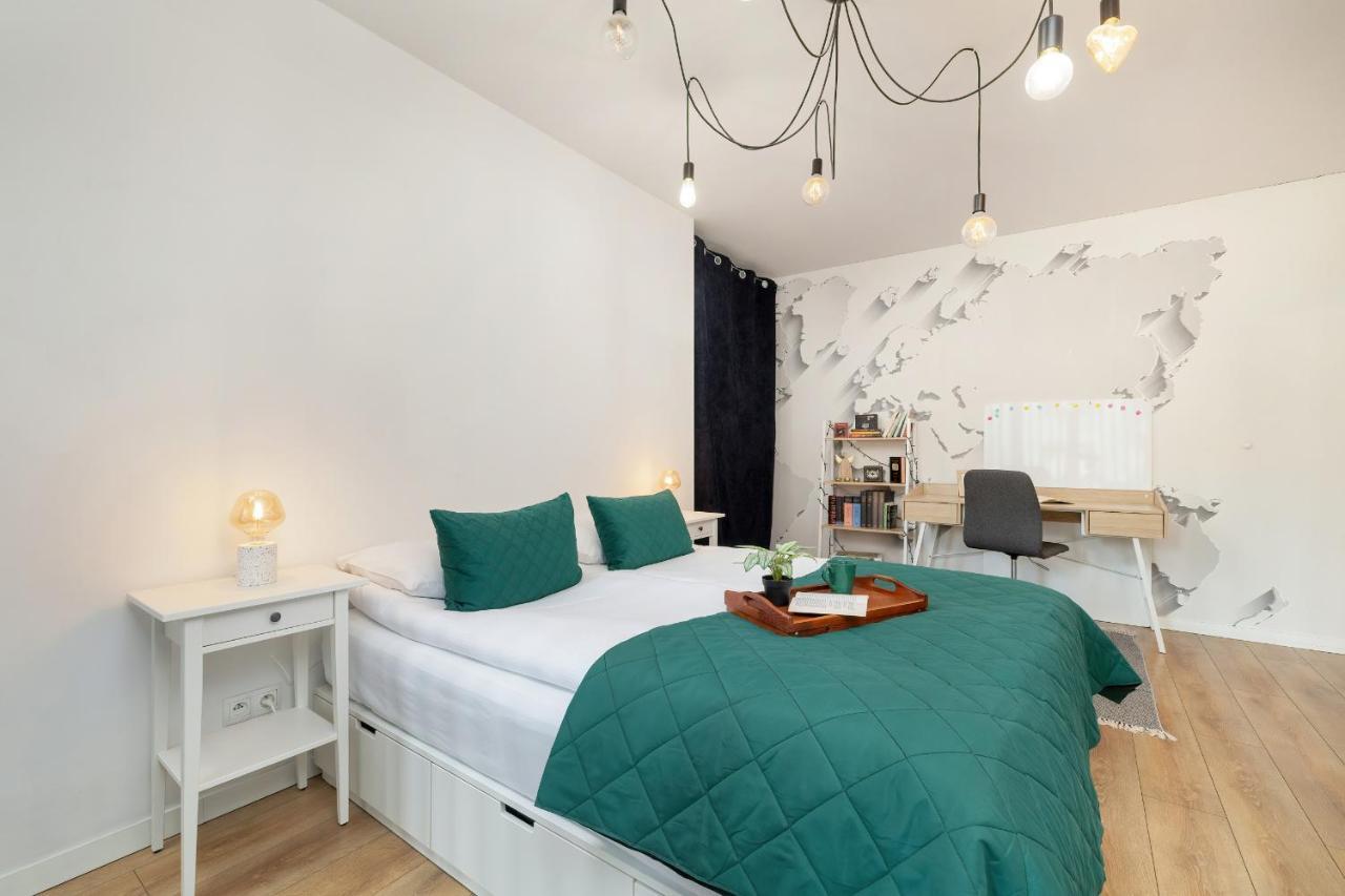 Solna Cracow Air-conditioned With Balcony By Renters Apartment