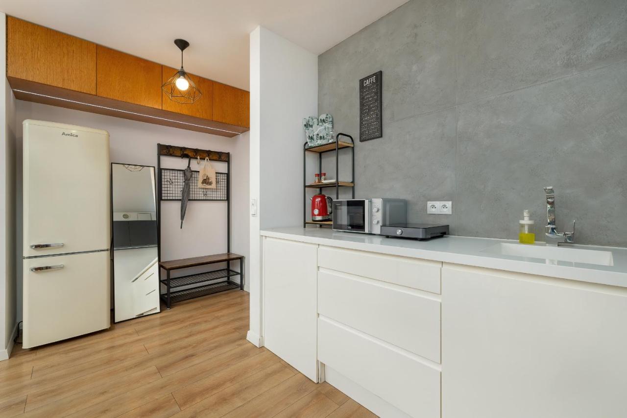 Solna Cracow Air-conditioned With Balcony By Renters Apartment