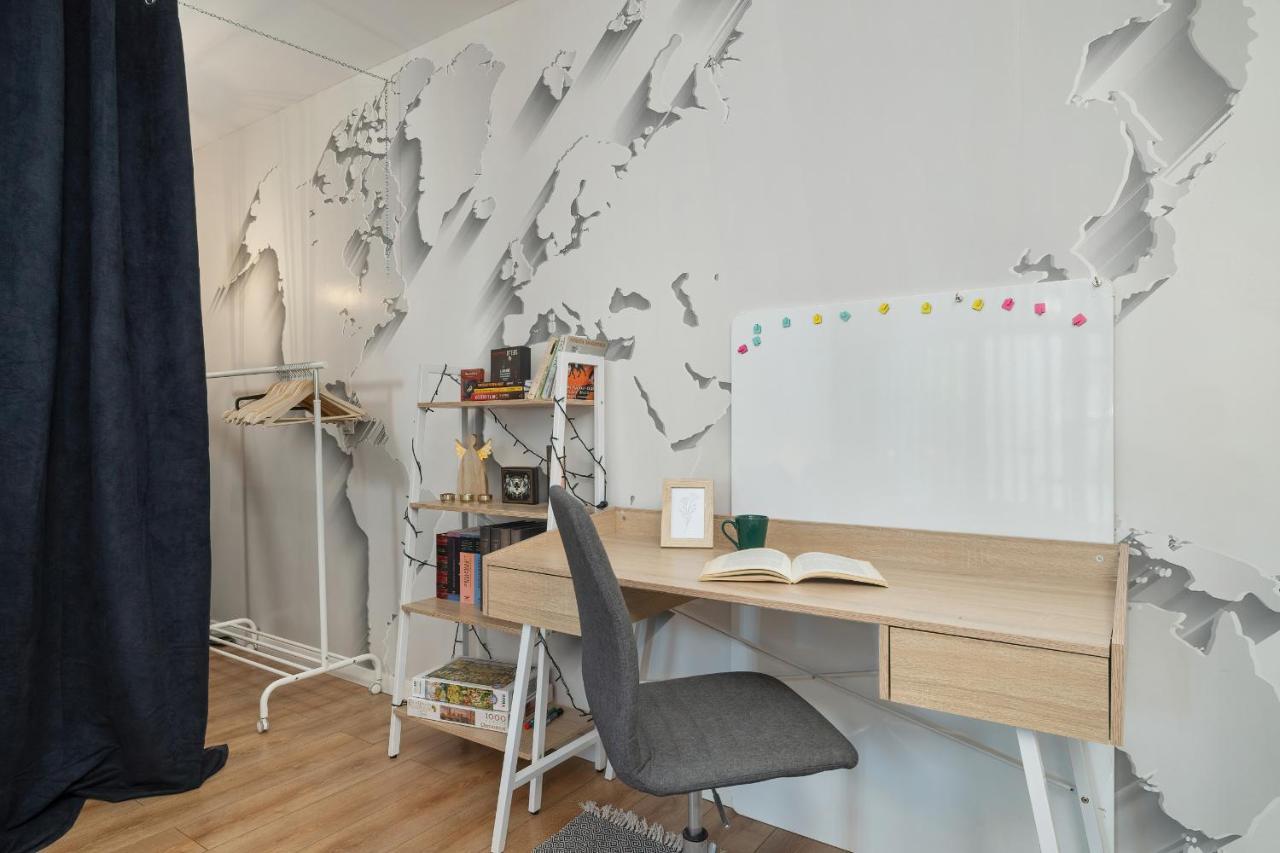 Solna Cracow Air-conditioned With Balcony By Renters Apartment Krakow