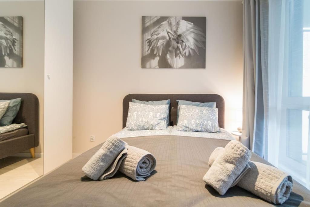 Modern Apartment *