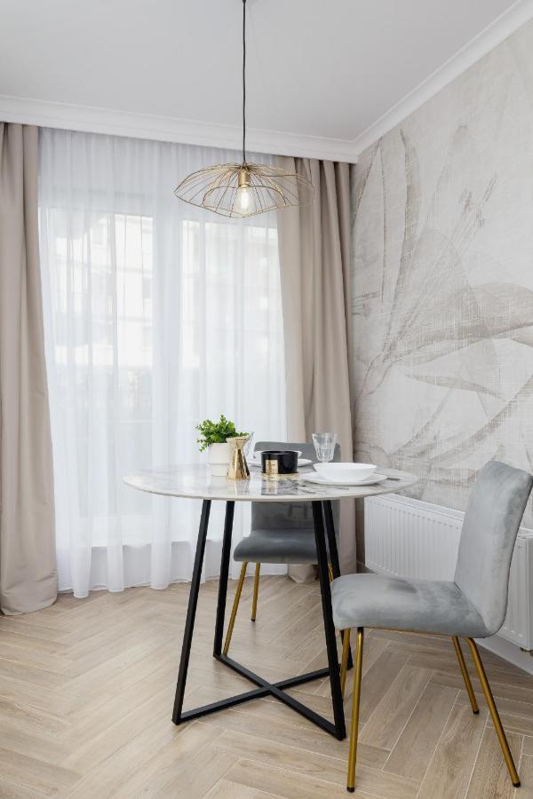 Elegant Szpakowa 10 With 2 Parking Spaces & Terrace By Renters Apartment *